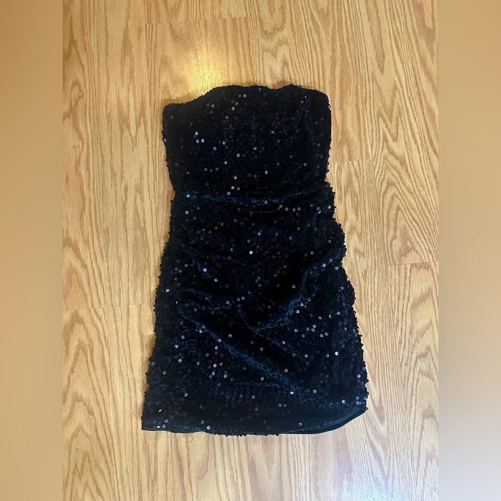 black strapless sparkly dress